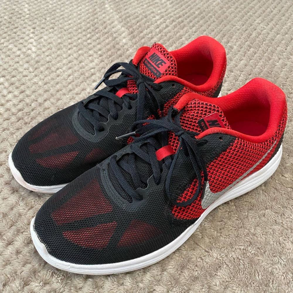 Men’s Nike Revolution 3 Black Red Running Shoes 9